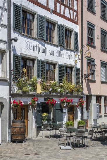Pub, restaurant, pub zur alten Post with outdoor catering in a historic half-timbered house,