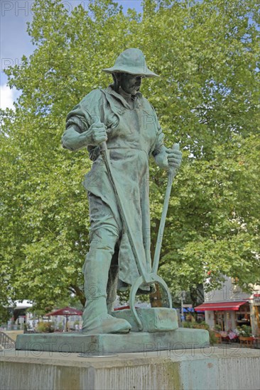 Sculpture Hüttenmann Frieder by Friedrich Reusch 1902 as a symbol for workers in the former hammer