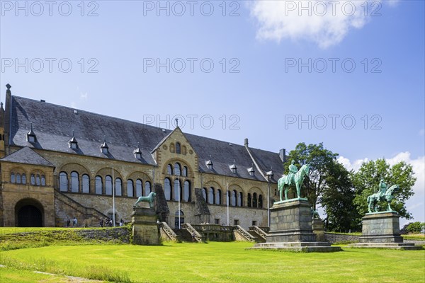 The imperial palace of Goslar covers an area of around 340 by 180 metres, situated at the foot of