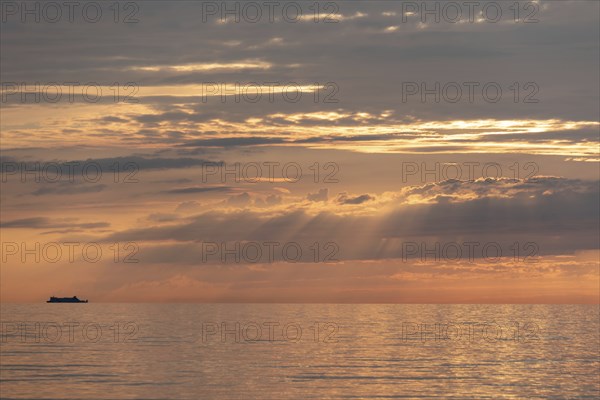 Sunset at the Baltic Sea, sunbeams, Dierhagen, Mecklenburg-Western Pomerania, Germany, Europe