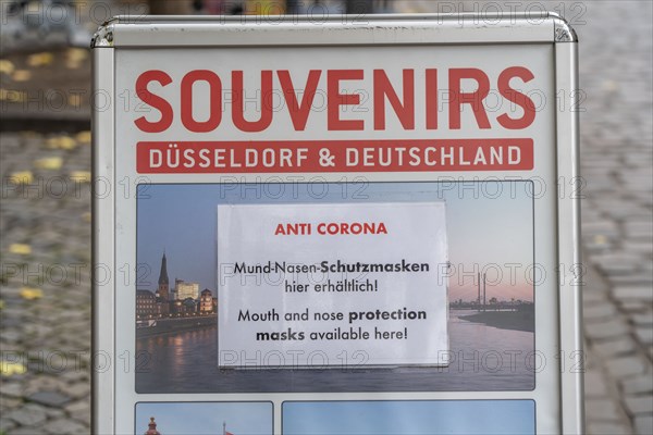 Altstadt, souvenir shop offers Corona protective masks during the second lockdown in the Corona