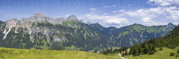 Mountain panorama from the Krinnenspitze, 2000m, behind Friedberger Klettersteig, Rote Flüh, 2108m,