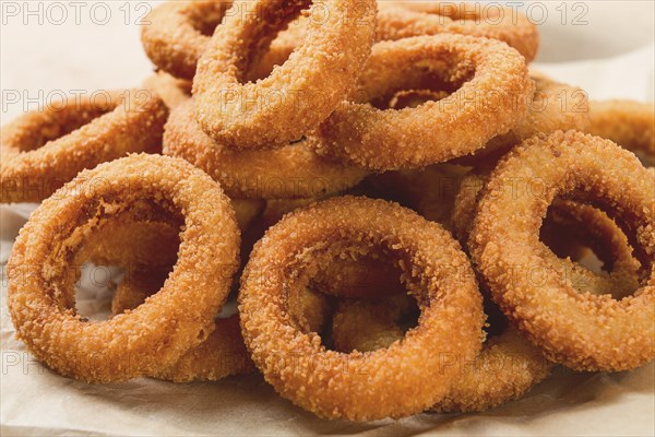 Fried onion rings, deep-fried, snack, no people, selective focus