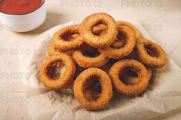 Fried onion rings, deep-fried, snack, no people, selective focus