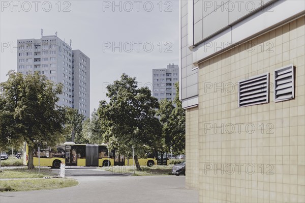 Berliner Verkehrsbetriebe bus in front of a prefabricated building, taken in Berlin, 07/08/2024