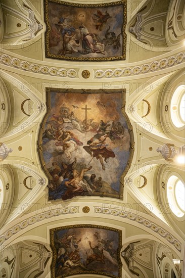 Church ('Stadtpfarrkirche St. Veit, Dom der Wachau') in the historic old town of Krems an der