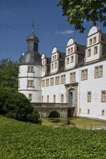 Neuhaus Castle, moated castle, Weser Renaissance, Paderborn, Westphalia, North Rhine-Westphalia,