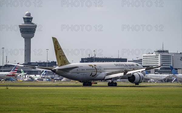 Saudia Boeing 787 Dreamliner, aircraft landing at Amsterdam Schiphol Airport, Buitenveldertbaan,