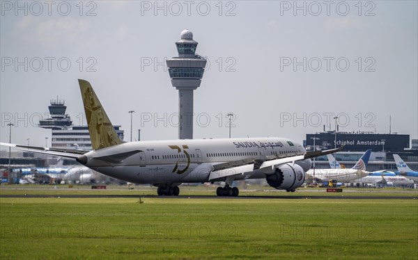 Saudia Boeing 787 Dreamliner, aircraft landing at Amsterdam Schiphol Airport, Buitenveldertbaan,