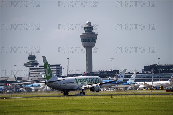 Transavia Boeing 737-800, aircraft landing at Amsterdam Schiphol Airport, Buitenveldertbaan, 09/27,