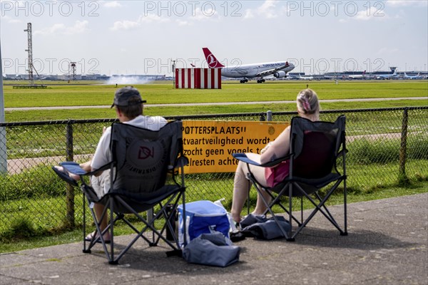 Amsterdam Schiphol Airport, planespotters, aircraft enthusiasts, at the Buitenveldertbaan, watch