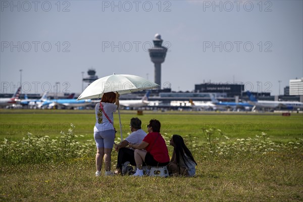 Amsterdam Schiphol Airport, planespotters, aircraft enthusiasts, at the Buitenveldertbaan, watch