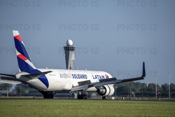 LATAM Cargo Columbia, aircraft after landing at Amsterdam Schiphol Airport, Polderbaan, 18R/36L,