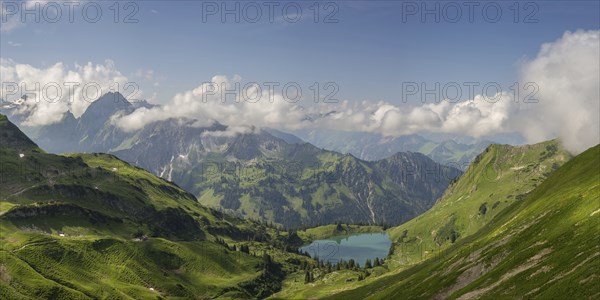 Mountain panorama from Zeigersattel to Seealpsee, on the left Höfats 2259m, Allgäu Alps, Allgäu,
