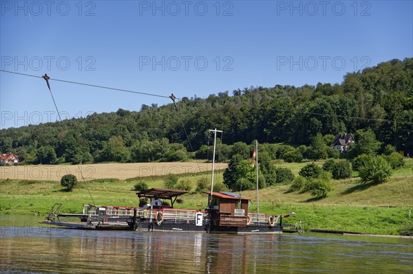 Weser ferry Wahmbeck, a yaw rope ferry, in front of the pier at Gewissenruh. Wahmbeck, Bodenfelde,