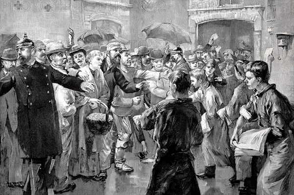 Jobseekers in the courtyard of the Berliner Lokalanzeiger trying to get the first editions of the