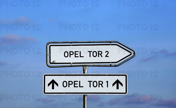 Eisenach, 20.03.2009, Signs show the way to the Opel plant in Eisenach, Eisenach, Germany, Europe