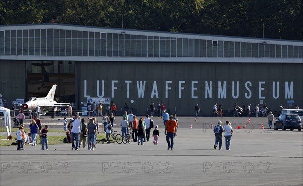 Berlin, 19.09.2009, Fighter jets can be seen on the tarmac of the Bundeswehr Air Force Museum in