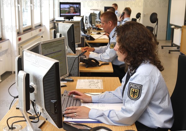Potsdam, 12.06.2009, Federal Police Control Centre, Federal Police officers at the Federal Police