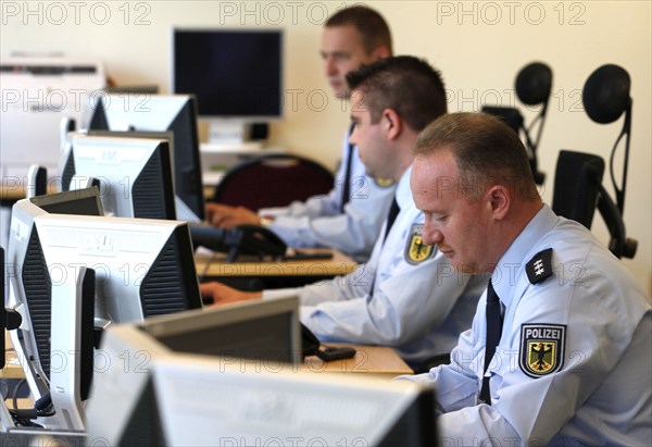 Potsdam, 12.06.2009, Federal Police Control Centre, Federal Police officers at the Federal Police