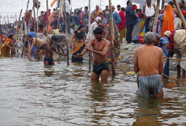 Allahabad, India, 20.01.2010, Hindus gather for the Magh Mela in Allahabad to take a holy dip at