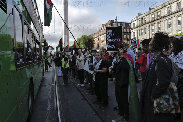 Dublin, Ireland. A Dublin bus passes close to protesters during a pro-Palestine protest in