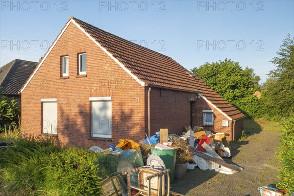 Household waste, bulky waste, clearing out, household clearance, disposal, uninhabitable, detached