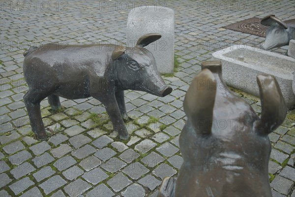 Sculptures at the piggy fountain with pig figures, bronze, detail, blur, Wätteplatz, Günzburg,