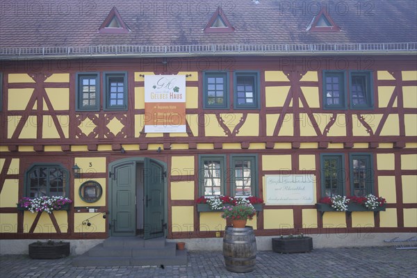 Historic Restaurant Gelbes Haus, half-timbered house, Burgstrasse, Eltville, Rheingau, Hesse,
