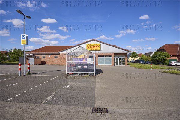Netto Marken-Discount food discounter branch with car park in the Appelhülsen district, Nottuln,