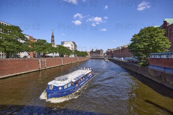 Harbour tour with the Maritime Circle Line in the customs canal in Hamburg's Speicherstadt, Free