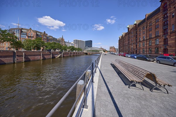Customs canal and benches along the street Neuer Wandrahm, Speicherstadt, Free and Hanseatic City