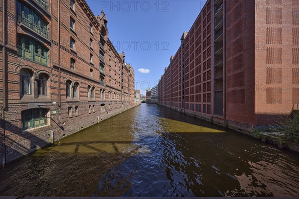 Brooksfleet with historic brick warehouses and the Conti multi-storey car park, Free and Hanseatic