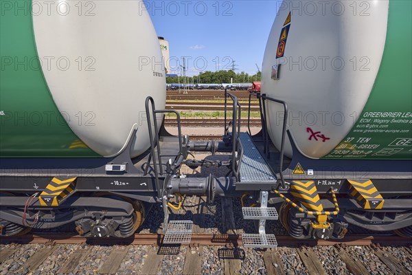Railway tracks with ballast and sleepers, buffer between tank wagons in the port of Hamburg, Free