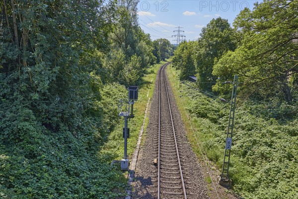 Railway tracks in the Moorburg district, Free and Hanseatic City of Hamburg, Hanseatic city,