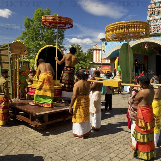 Hindus at the temple festival in front of the Hindu temple Sri Kamadchi Ampal, Hamm, Ruhr area,
