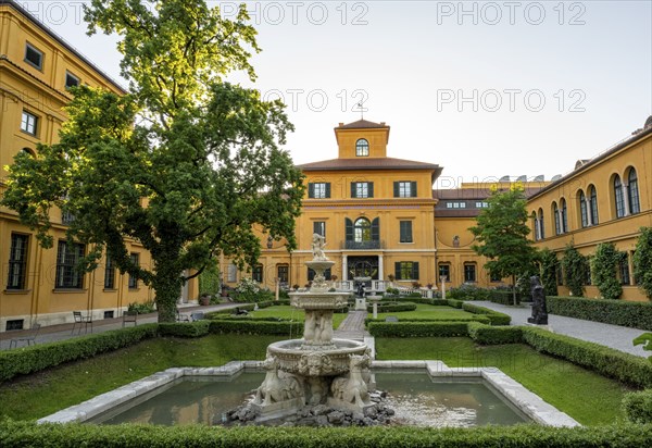 Lenbachhaus, Municipal Gallery, Garden with Fountain, Kunstareal Munich, Munich, Upper Bavaria,
