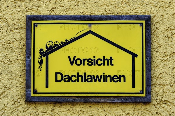 Signpost, Caution, roof avalanches, Bolsternang, Allgäu, Swabia, Baden-Württemberg, Germany, Europe