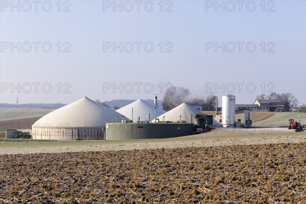 Symbolic image, energy transition, biogas plant near Backnang, arable farming, field,