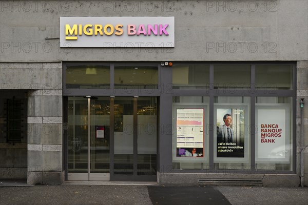 Entrance Migros Bank lettering