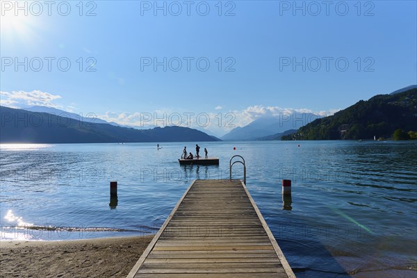 Lake shore, wooden jetty, bathing raft, bathers, sun, evening, summer, Lake Millstatt, Döbriach,