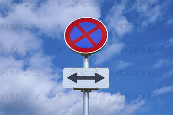 No Parking Sign, Direction, Sky, Clouds, Ossiach, Lake Ossiach, Carinthia, Austria, Europe