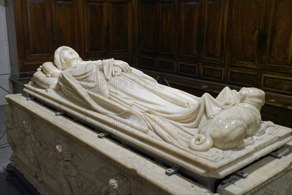 Tomb of Ilaria del Caretto, Monumento funebre a Ilaria del Carretto, sculptor Jacopo della Quercia,