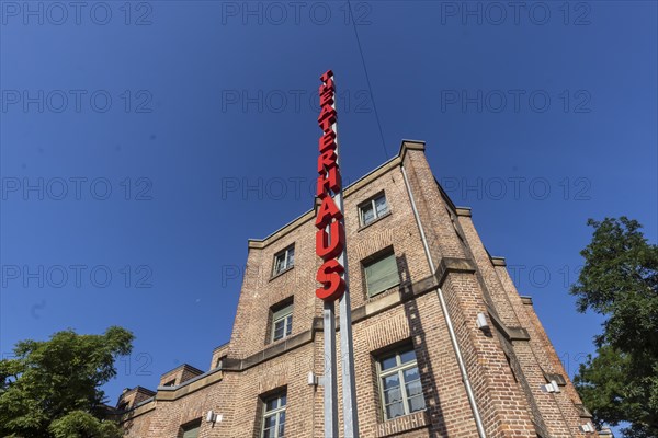 Theaterhaus Stuttgart in the former Rheinstahlhalle at Pragsattel, exterior view, private theatre,