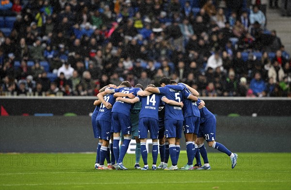 Team building, team circle, TSG 1899 Hoffenheim, PreZero Arena, Sinsheim, Baden-Württemberg,
