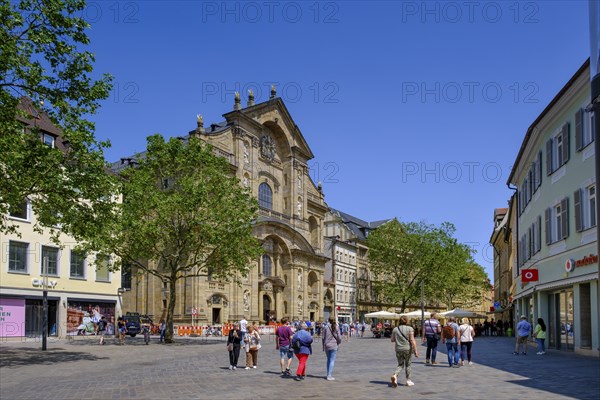 Green Market with St Martin's Catholic Church, Bamberg, Upper Franconia, Bavaria, Germany, Europe