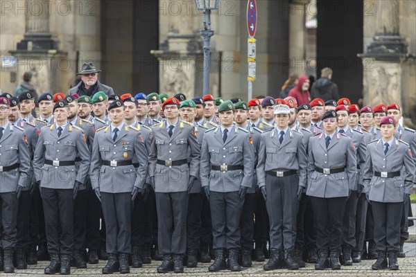 Public roll call of the Army Officers' School on Theatre Square: Bundeswehr honours and bids