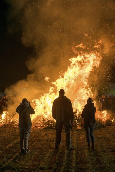 Spectators at a dunning fire at a rally of farmers and peasants against the German government's