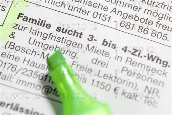 Symbol image for housing shortage, housing advert and highlighter, family, search, Germany, Europe