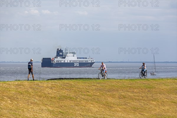 People, cyclist, ship, ferry, Elbe cycle path, Elbe, Cuxhaven, Lower Saxony, Germany, Europe